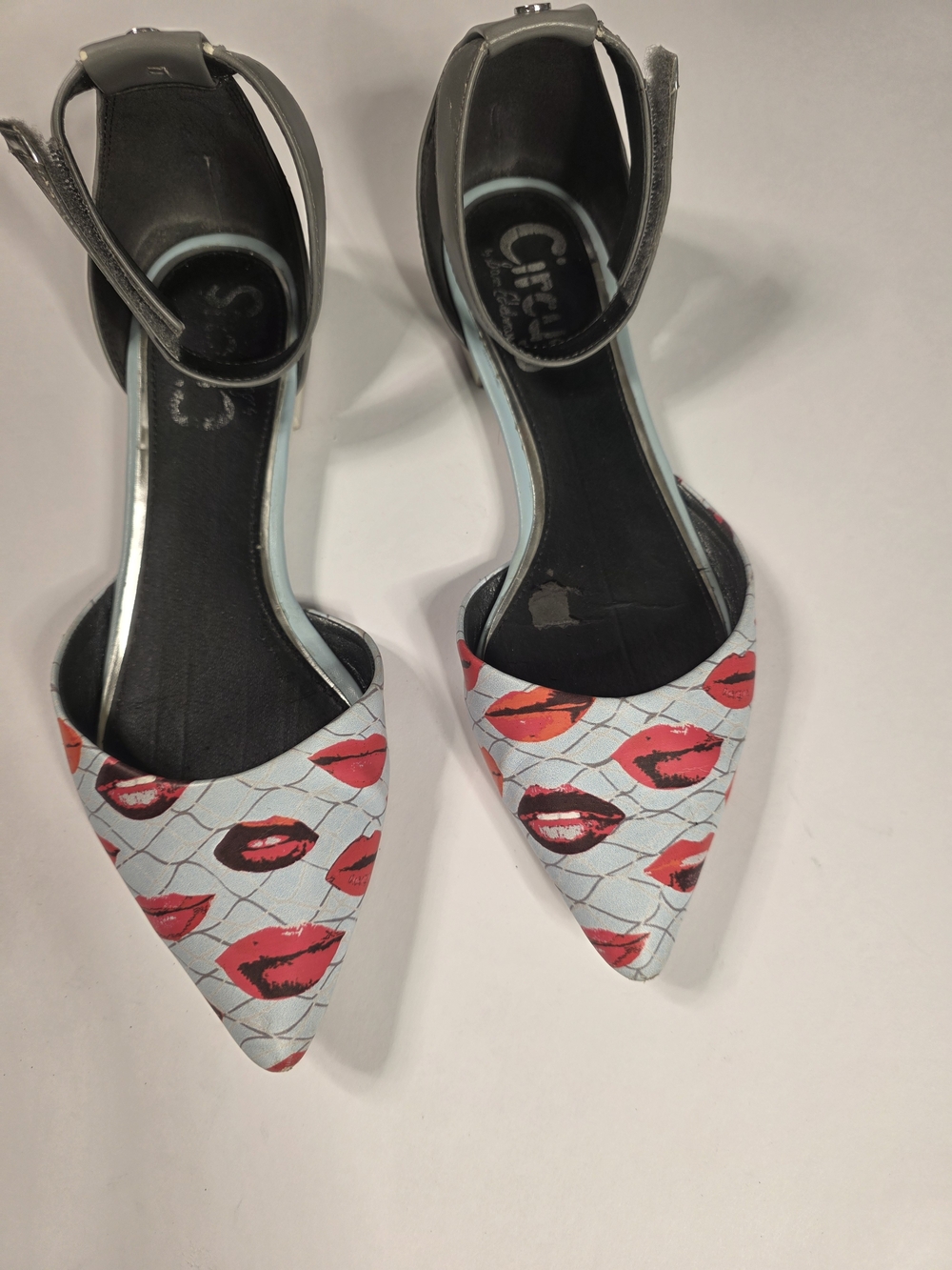 Circus by Sam Edelman Lip Print Pointed Toe Ankle Strap Flats 8.5